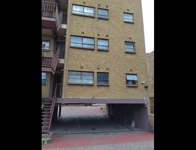 3 BEDROOM FLAT FOR SALE IN VEREENIGING CENTRAL
